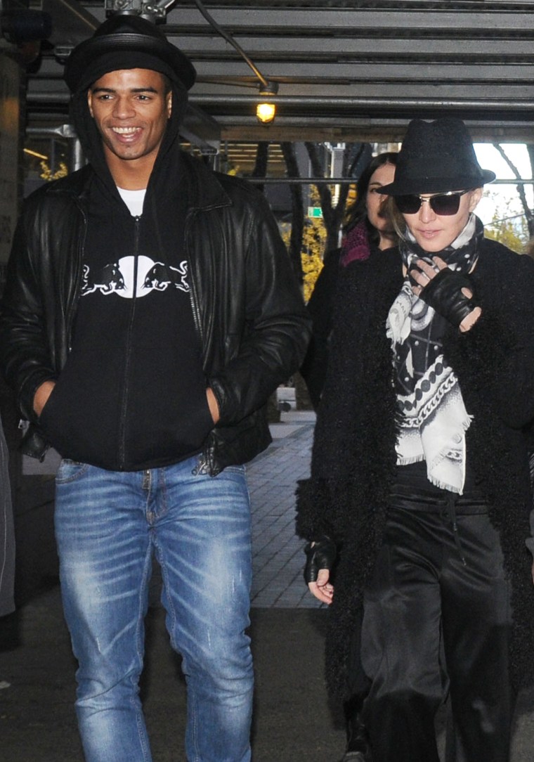 Image: Celebrity Sightings In New York City - November 12, 2011